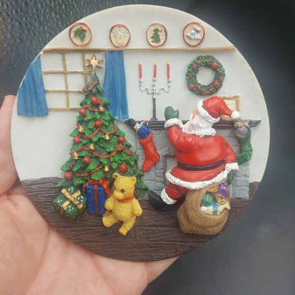 2 Vintage Christmas 3D Collector Decorative 5" Plate Santa Reindeer Sleigh Tree - Picture 2 of 5